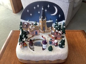 Vintage Avon Victorian Skating Musical Scene- Working Order - Picture 1 of 10