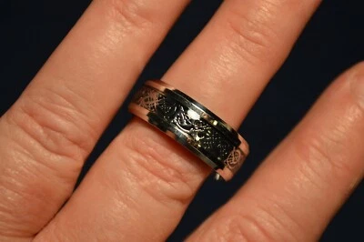 ANEL DE ALIANÇA DE CASAMENTO MASCULINO TOM PRATA, TAMANHO 11, PRÓXIMA MODA, NOVO DESIGN EM RELEVO - Imagem 1 de 3