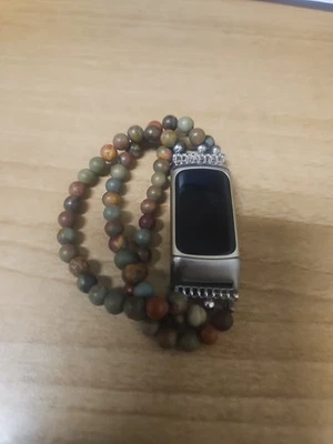 Rastreador avanzado de fitness y salud Fitbit Charge 5 - dorado suave (FB421GLWT) Foto 1 de 4