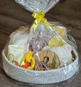 Baby Gift Hamper for Baby Shower, Newborn Baby, New Mum - Boy, Girl, Neutral - Picture 1 of 5