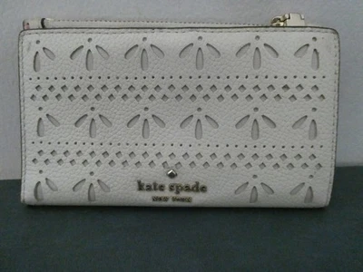 Cartera Kate Spade Leila Pequeña Delgada Doble Pliegue Cuero Pointelle Perforada Off White Foto 1 de 4