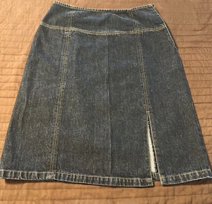 DKNY Denim Jeans Skirt Sz 6 Dark Blue With Logo And Front Slit - Picture 1 of 13