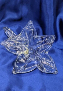 Florero de vidrio soplado a mano flor flor transparente es de 5,5" de ancho, 8" de largo  - Imagen 1 de 8