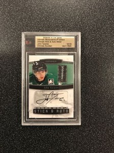 JOHN TAVARES 2008-9 In The Game Ultimate Memorabilia STICK AUTO SN#/7500