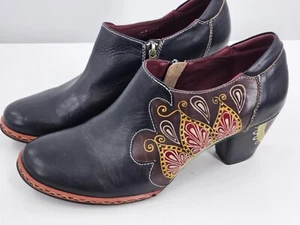 L'Artiste Springstep Zami Shoes Size 9.5 Hand Painted Embossed Shootie - Picture 1 of 7