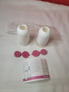 Neu Tupperware 4" Salz & Pfefferstreuer #2314-8 klar mit Fiesta rosa Deckel - Bild 1 von 4