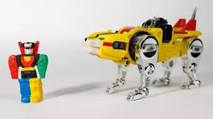Voltron GB-36 Y&K Popy Japan Yellow Lion 1981 & Vintage Eraser - Picture 1 of 5