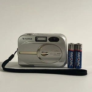Fujifilm FinePix 2650 fotocamera digitale 2,0 megapixel testata e funzionante argento senza scheda XD - Foto 1 di 14