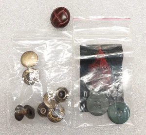 2 Green London Fog Replacement Plastic Buttons + 2 King Star Snaps + 1 Random - Picture 1 of 4