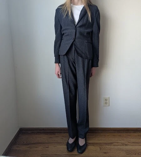 Traje pantalón gris Miu Miu (pantalones y blazer a juego) - pequeño y usado excelente Foto 1 de 4