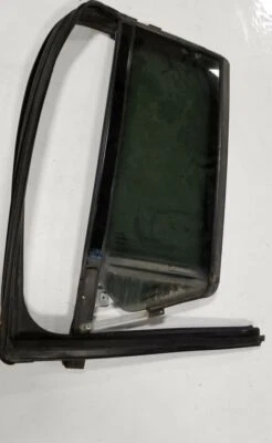 Vidrio de ventilación de puerta trasera Ford Flex 2009 a 2019 con marco lado izquierdo del conductor tintado Foto 1 de 3