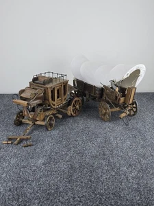 Postkutsche & Planwagen aus Holz Volkskunst Western Modell Set - Bild 1 von 14