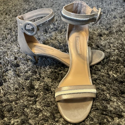 Tacones Antonio Melani para mujer 6,5 M plateados gatito 3" correa para el tobillo punta abierta USADOS 1x Foto 1 de 4