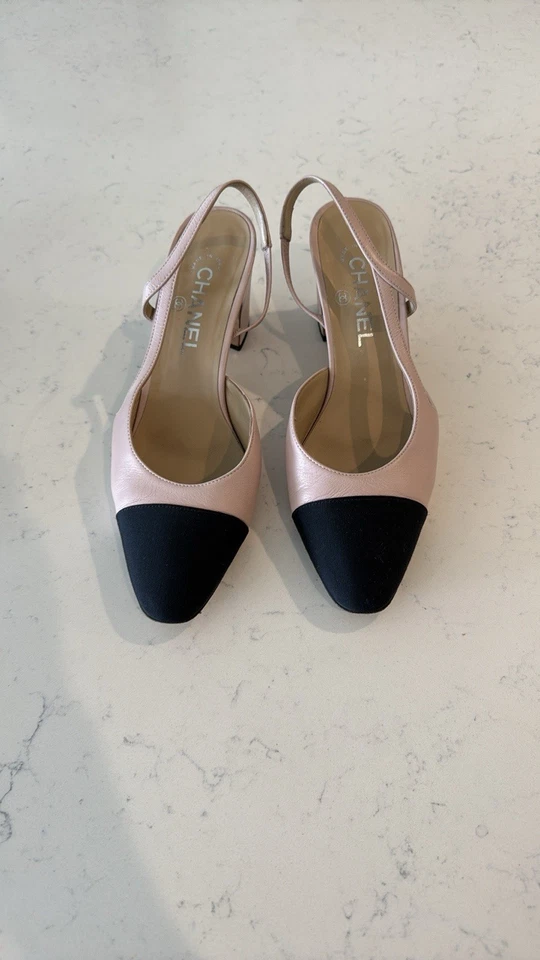 Chanel Zapatos de Cuero con Cordones Tacones Planos Talla 39 Beige/Negro Foto 1 de 4