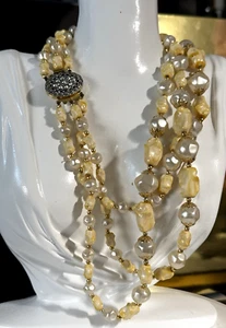 Vintage Necklace Layered Gold Tone Metal Acrylic Plastic Beads Faux Pearl - Picture 1 of 13