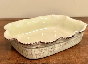 De Silva Terracotta Ruffled Light Green Casserole Dish 10.5" X 7.5" - Picture 1 of 22