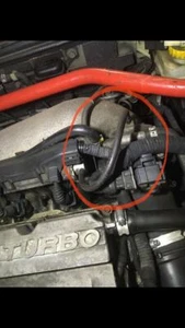 TUBO REGOLATORE PRESSIONE CARBURANTE FIAT COUPE 2.0 20V TURBO SILICONE NERO BLU O ROSSO - Foto 1 di 2