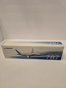 Boeing Unified 787-8 Dreamliner 1:200 Model - Picture 1 of 12