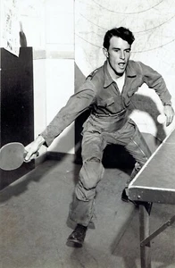 1950 Pressefoto Lt. Jet Pilot spielt Tischtennis auf dem Larson Air Force Base - Bild 1 von 2
