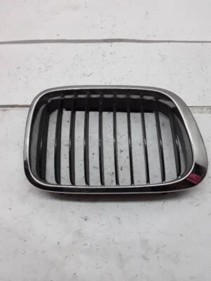 Rejilla derecha pasajero derecho sedán cromo superior BMW 325i 2001 A-51P Foto 1 de 3