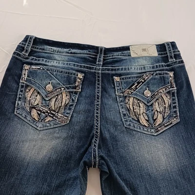 Bota Miss Me Jeans Curvy Talla 36 Entrepierna 30" tiro medio lavado oscuro adornada Foto 1 de 4