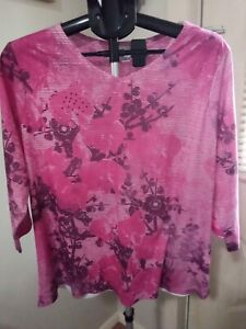 Breckenridge Women's 2 Extra Large Shirt. V-neck Pink & Black With Jewel Accents