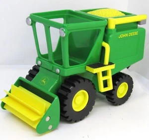RC2 John Deere Combine Harvester Tractor Plastic Toy. - Picture 1 of 6