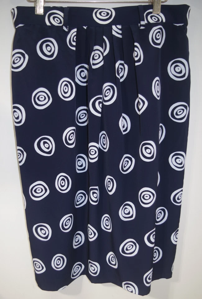 C7 Vintage Louis Feraud Skirt 12 Navy Blue & White Abstract Print Pleated Front - Image 1 of 4