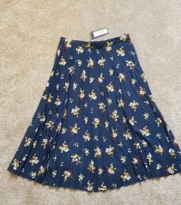 Pretty MARKS & SPENCER Pleated Midaxi Skirt In Navy Floral Pattern Size 12 BNWT. - Picture 1 of 6