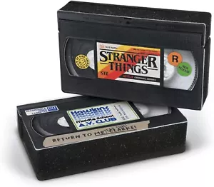 Stranger Things VHS Kassette Küchenschwämme 2er Set brandneu - Bild 1 von 4