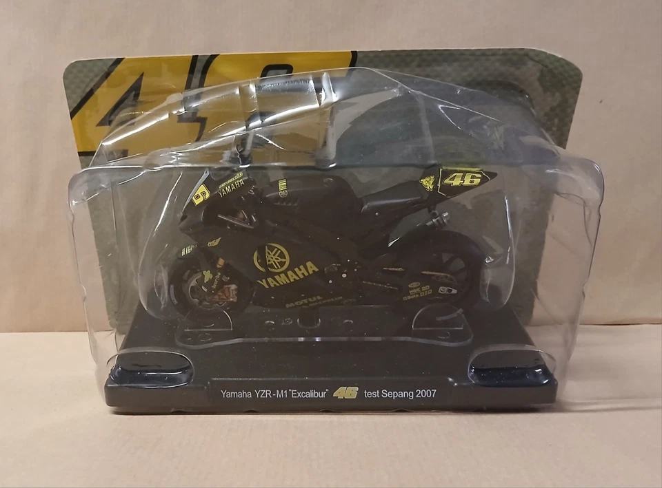  MOTO YAMAHA YZR-M1 EXCALIBUR TEST SEPANG 2007 - VALENTINO ROSSI SCALA 1/18 - Immagine 1 di 1