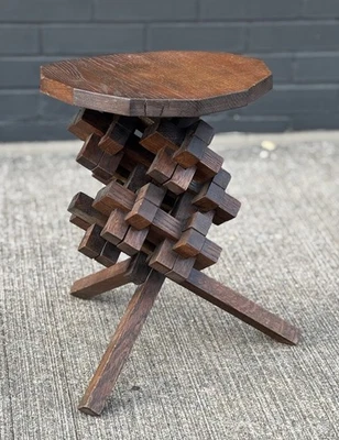 Antiguo arte popular americano soporte de madera o mesa rompecabezas base cuarto aserrado inusual Foto 1 de 4