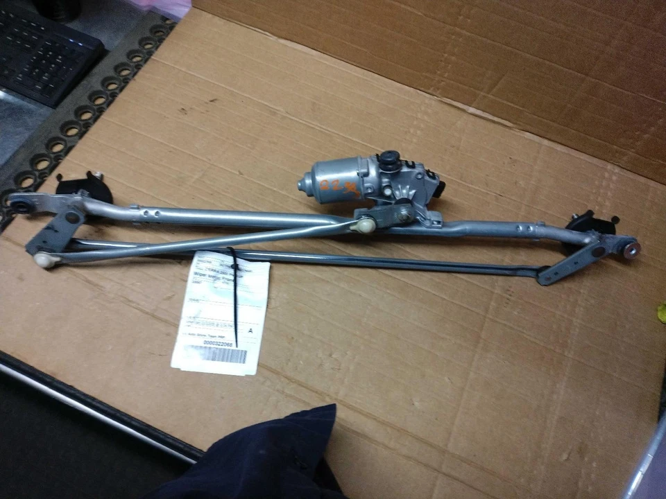 2022 GMC Sierra 1500 Wiper Motor OEM Black 46000 Miles NJ25-22368-561206 - Image 1 of 4