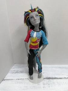 Neighthan Rot Freaky Fusion Monster High Puppe - Bild 1 von 11