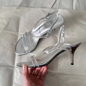 Stuart Weitzman Leather Crystal Embellished Slingback Sandals Silver Size 7.5M - Picture 1 of 11