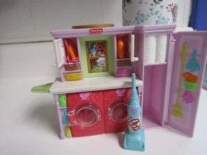 Fisher Price Loving Family Waschküche Bügelbrett Waschmaschine Trockner Staubsauger - Bild 1 von 5