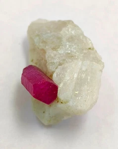 52 Cts Natural Kashmire Red Ruby Crystal Specimen Rough Loose Gemstone N55 - Picture 1 of 4