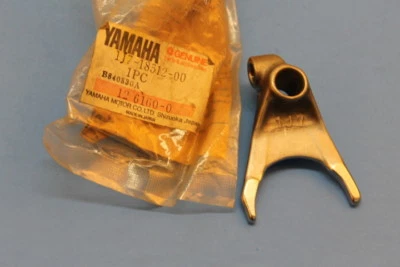 NOS YAMAHA XS750 XS850 SHIFT #2 FORK PART# 1J7-18512-00-00 - Image 1 of 4