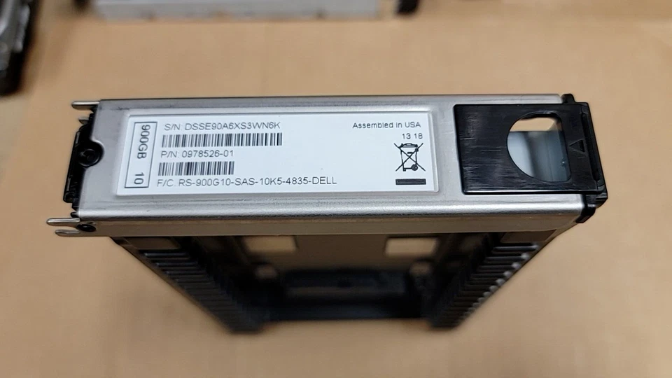 Western Digital SAS IcePack 2.5" to 3.5" HDD Caddy WDSL003B-02 00K75M w/screw Foto 1 de 3