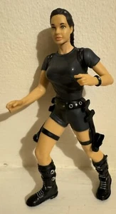 Lara Croft - 2001 Tomb Raider - 6" ActionFigure ... Official Paramount Pictures - Picture 1 of 2