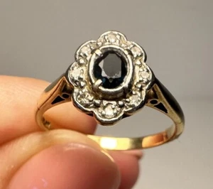 Anello vintage in oro giallo 18 kt con zaffiri e diamanti misura M - Foto 1 di 14