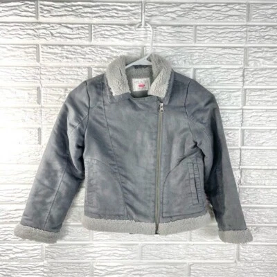 Chaqueta de gamuza sintética gris The Children’s Place Girls con ribete de piel sintética mediana 7/8 Foto 1 de 4