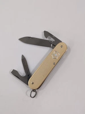 Victorinox - Cadete - Champagne - Swiss Army SAK - Multiherramienta - 0.2601.L19 Foto 1 de 4