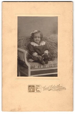 Fotografia Carl Eberth, Cassel, Hohenzollernstr. 43, Simpatica ragazza con Sch  - Immagine 1 di 2