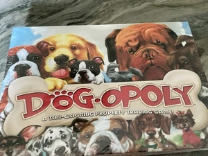 Dog-Opoly Dogopoly Juego de Mesa Juego de Comercio de Propiedades NUEVO SELLADO - Imagen 1 de 5