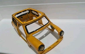 Scocca  Ricambi Scala 1:25 Modellino Politoys Mini Cooper Gialla 1/25 - Foto 1 di 4