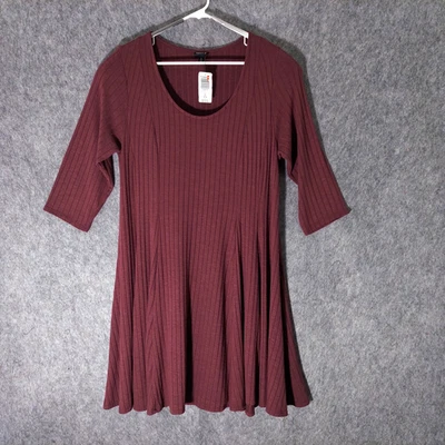 Vestido Torrid Plus 2 2X Acanalado Tejido Ajuste Acampanado Patinador Elastizado Granate Minimalista Foto 1 de 4