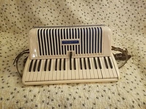 1940 Wurlitzer Accordion, Good Condition - Picture 1 of 9