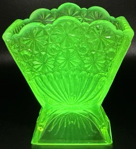 Vintage 4" gelb Vaseline Glas Gänseblümchen & Knopf Fächer Vase Zahnstocher Halter Fenton - Bild 1 von 19