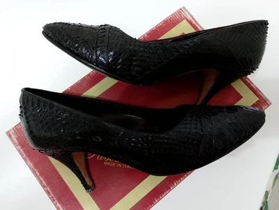 SCARPE DONNA NERE DECOLLTE' IN PITONE NR. 38 TACCO CM 8 MADE IN ITALY - Immagine 1 di 4